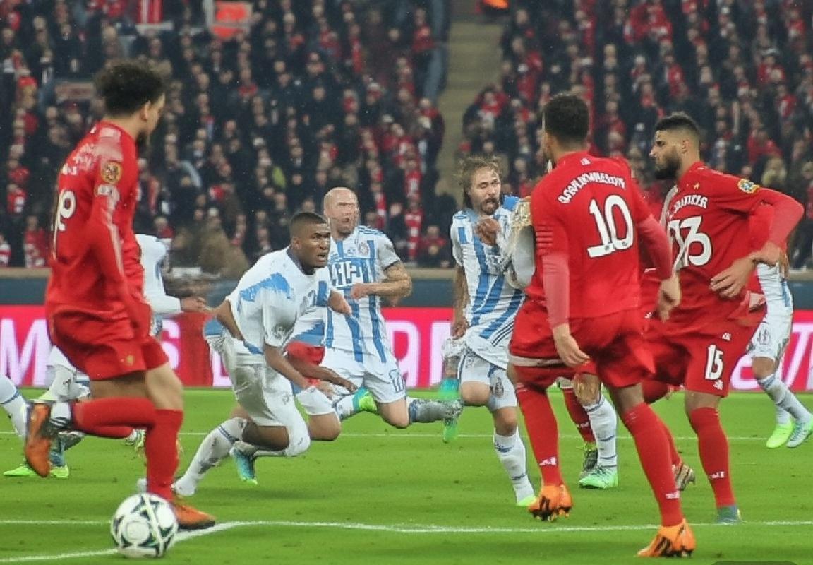 拜仁慕尼黑VS利物浦：巅峰对决历史回顾与战术分析(图3)